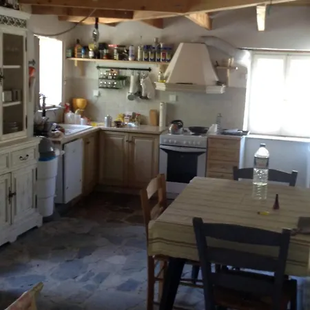 Traditional Stone House In A Great Garden セオロゴス